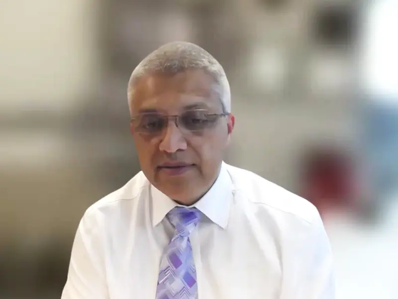 What is the rationale for early intervention in high-risk smoldering MM?